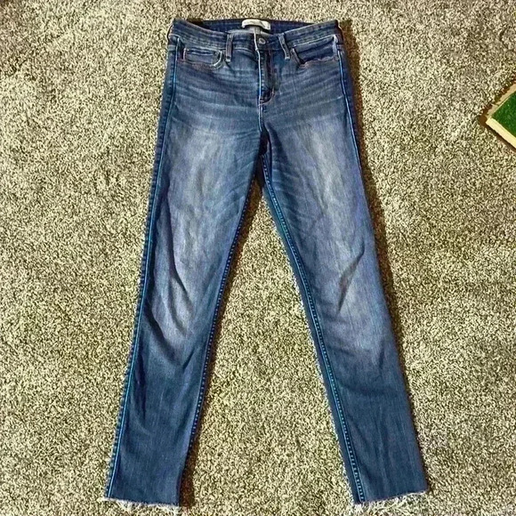Abercrombie and Fitch Jeans- distressed, 4L - Picture 1 of 10